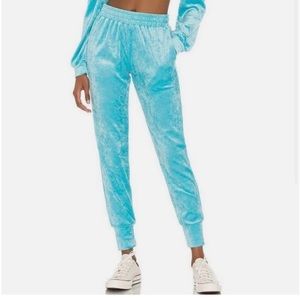 Generation Love
NWT XS Scuba blue High rise Crushed velvet Elasticized ankles